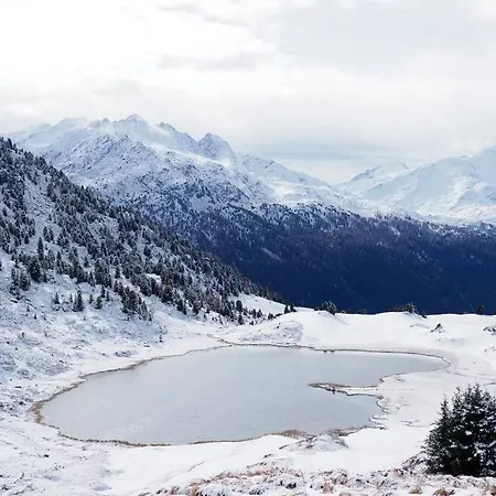 Boulder, Wandern, Naturpark, Berge Geniessen Und Mit Rabatt Ins Mineralbad Andeer