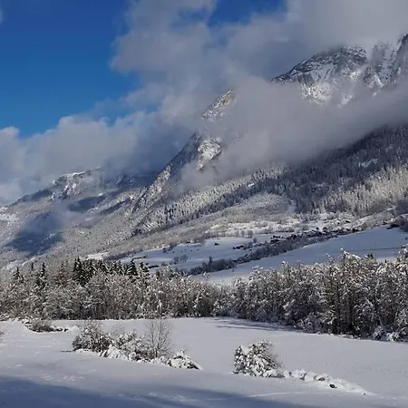 Boulder, Wandern, Naturpark, Berge Geniessen Und Mit Rabatt Ins Mineralbad Andeer