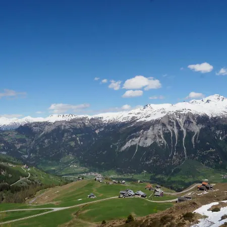 Boulder, Wandern, Naturpark, Berge Geniessen Und Mit Rabatt Ins Mineralbad Andeer