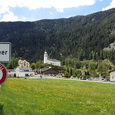 Boulder, Wandern, Naturpark, Berge Geniessen Und Mit Rabatt Ins Mineralbad Andeer