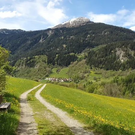 Boulder, Wandern, Naturpark, Berge Geniessen Und Mit Rabatt Ins Mineralbad *