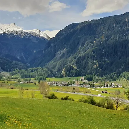 Boulder, Wandern, Naturpark, Berge Geniessen Und Mit Rabatt Ins Mineralbad Andeer